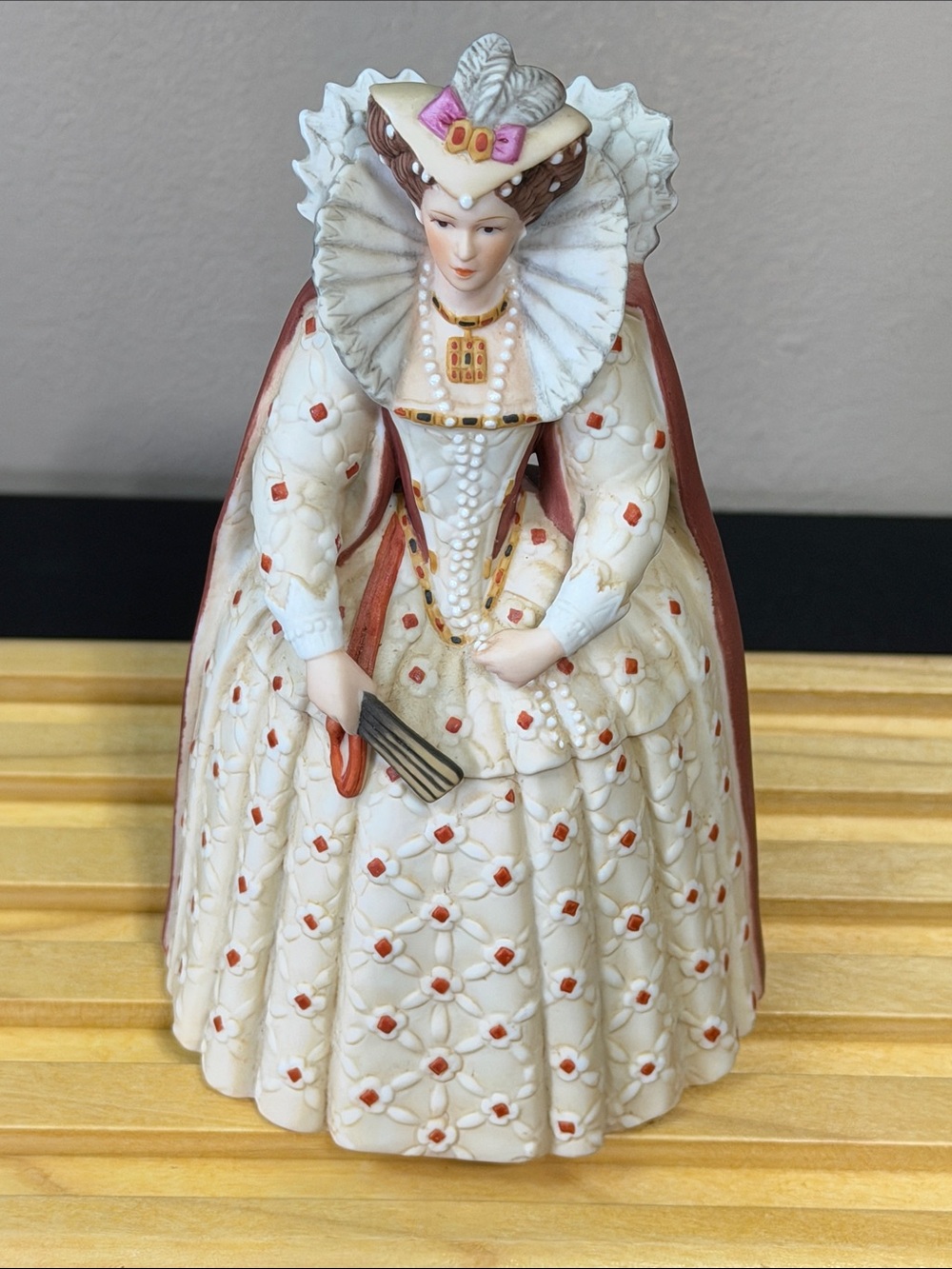 Lenox Porcelain Queen Figurine Elizabethan Period 5” tall